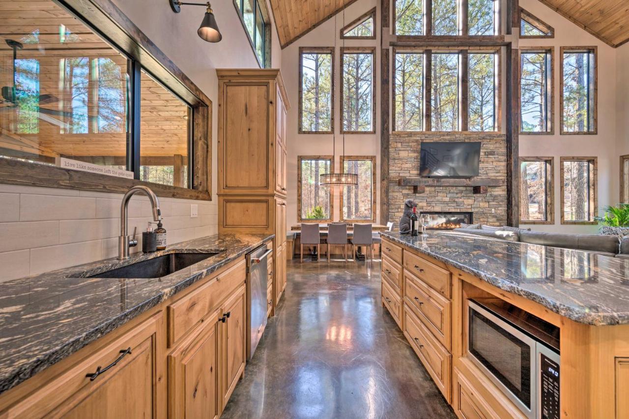 Broken Bow Lazy Dog Lodge With Hot Tub, Pool Table Luaran gambar