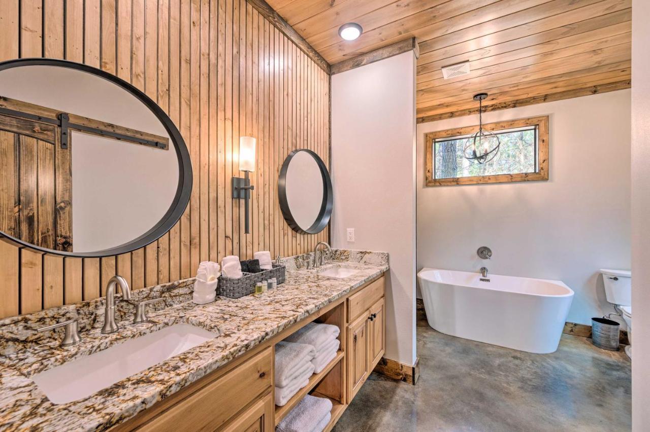 Broken Bow Lazy Dog Lodge With Hot Tub, Pool Table Luaran gambar