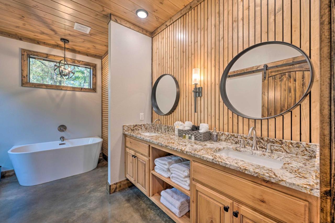 Broken Bow Lazy Dog Lodge With Hot Tub, Pool Table Luaran gambar