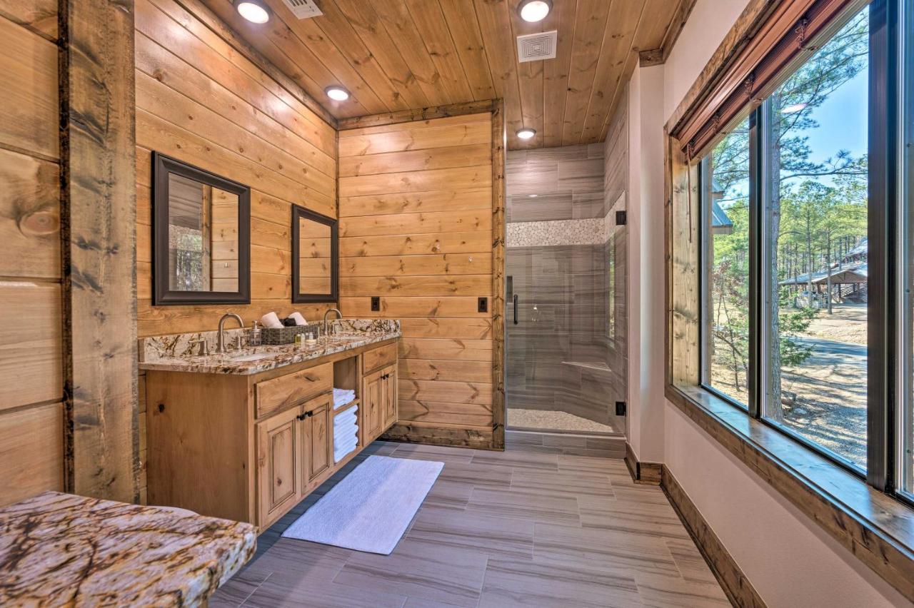 Broken Bow Lazy Dog Lodge With Hot Tub, Pool Table Luaran gambar