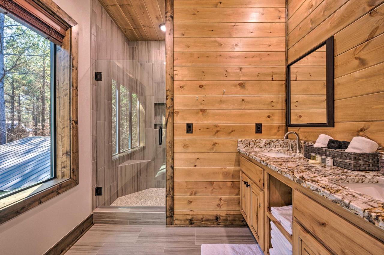 Broken Bow Lazy Dog Lodge With Hot Tub, Pool Table Luaran gambar